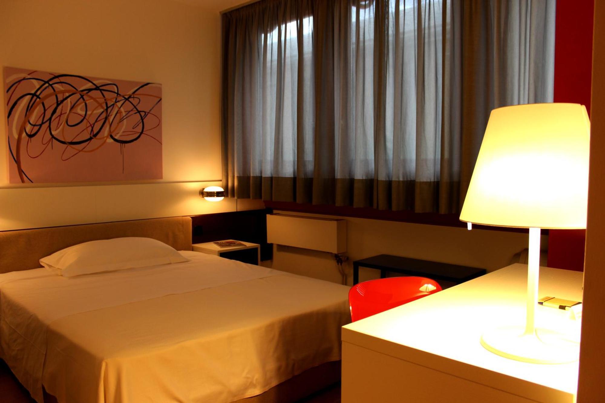 Hotel Garni Centro Chiasso Exteriör bild